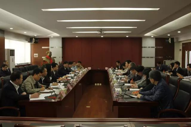 佛山市政府領(lǐng)導(dǎo)到“佛山照明”調(diào)研 希望佛照實(shí)